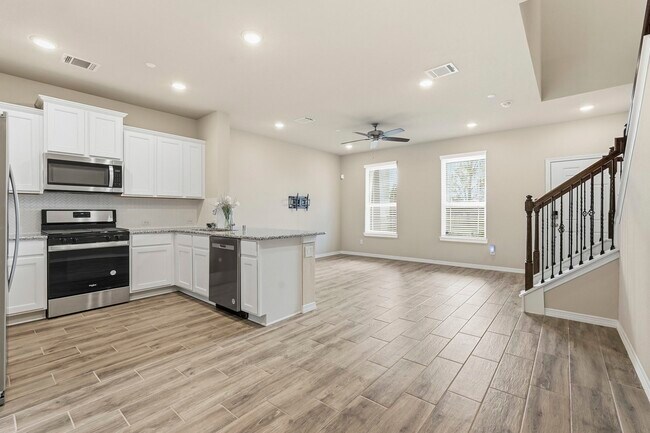 Building Photo - 8038 Scanlan Trce