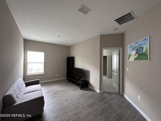 Building Photo - 3960 Cloverdale Ct