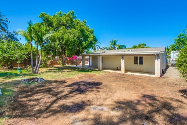 Building Photo - Beautiful 3 Bedroom + Den Home in the Foot...