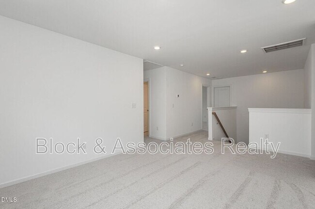 Building Photo - 153 Hickory Grv Dr