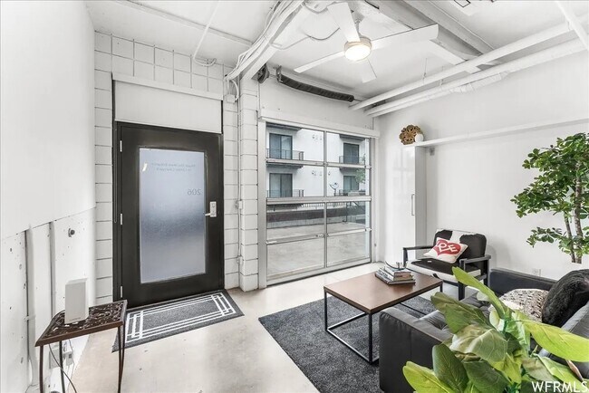 Building Photo - 360 W Broadway