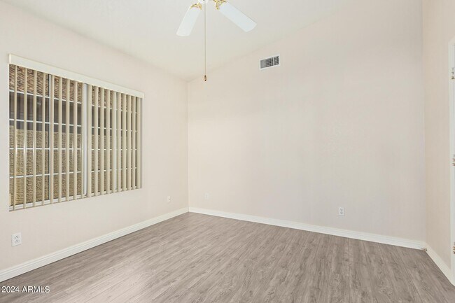 Building Photo - 10848 W Ventana Dr S