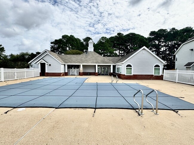 Building Photo - REDUCED PRICE! Updated 1st Floor/1-Level Condo Ready NOW! Includes Water, Sewer, Trash, Landscapi...