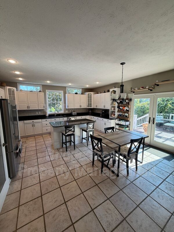 Building Photo - 7425 Pelbrook Farm Dr
