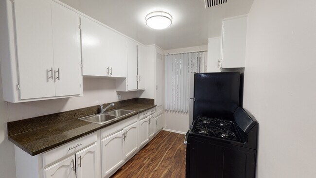 Building Photo - 1837 N Gramercy Pl