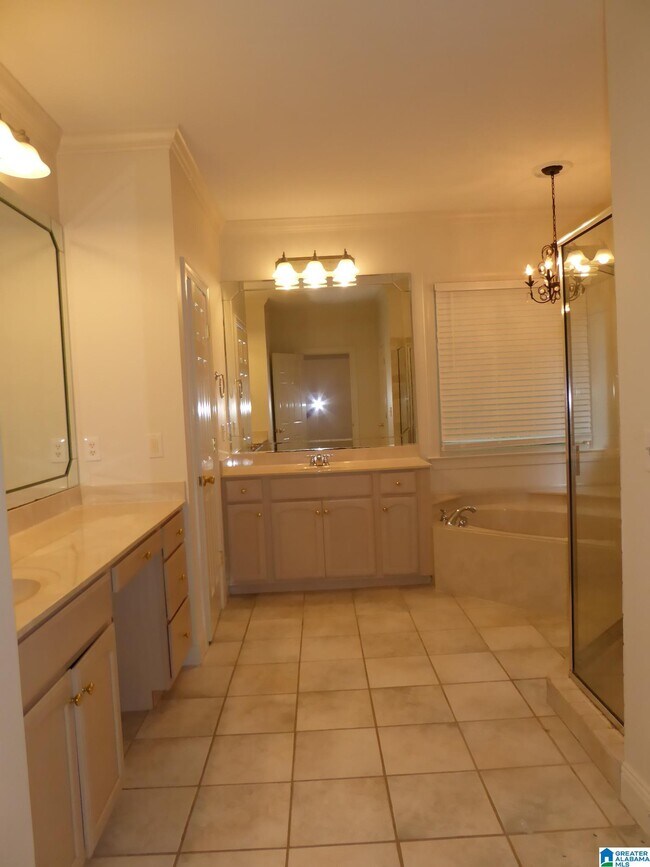 Building Photo - 1040 Cole Cir