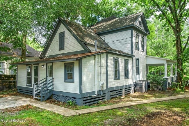 Building Photo - Beautiful 4-Bedroom, 3.5 Bathroom for Rent