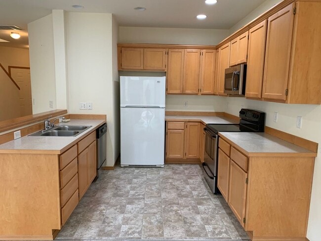 Building Photo - Beautiful 3-bd, 2.5-bath house The Ridge in Kent.