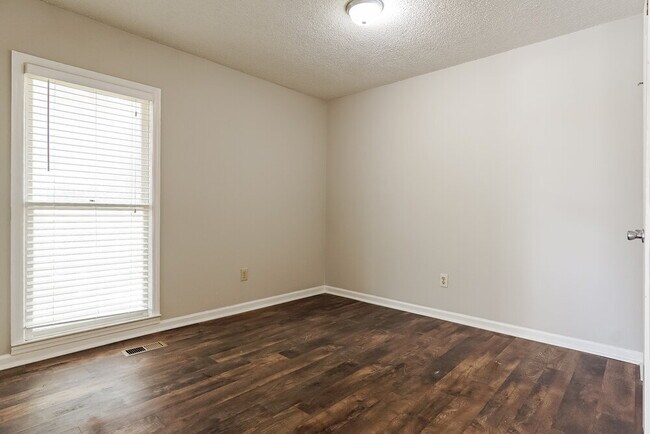 Building Photo - 3017 Teresa Ave