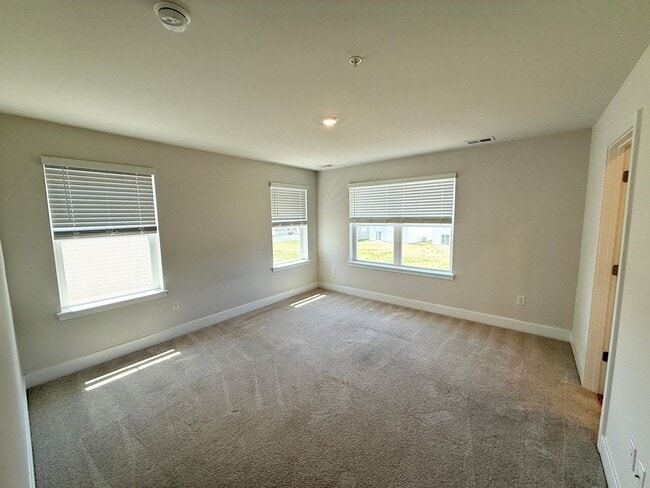 Building Photo - 1670 Lake Placid Dr