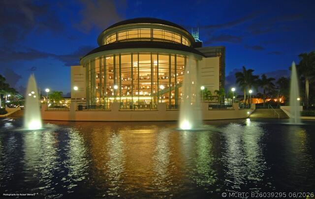 Building Photo - 1040 Lake Shore Dr