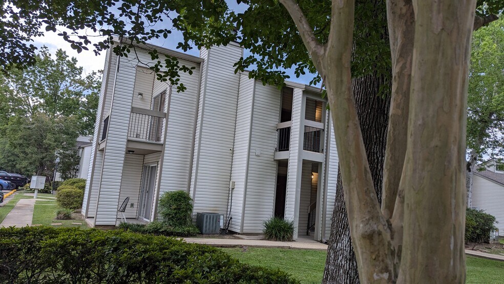 Building Photo - 104 Parkview Blvd