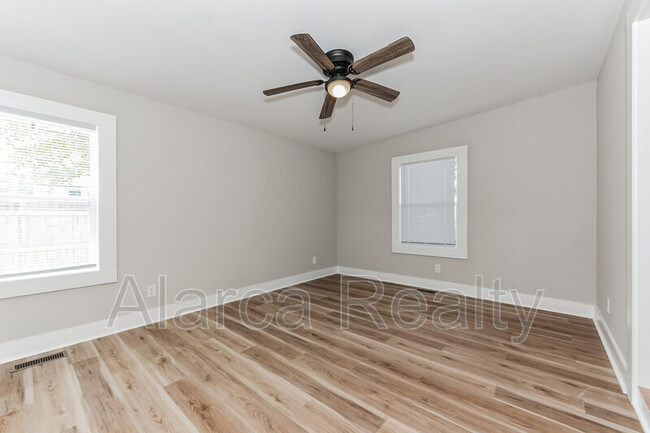 Building Photo - 1027 Briarhill Rd