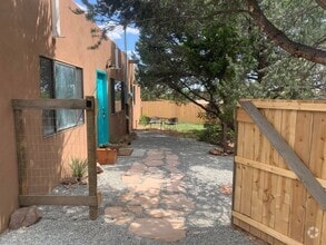 Building Photo - Semi-Detached Casita with private yard
