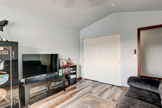 Building Photo - 4 Bedroom House in Gated Community