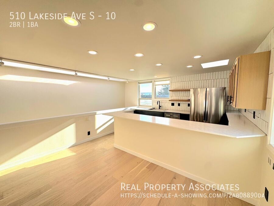 Building Photo - 510 Lakeside Ave S