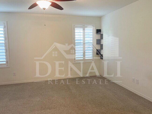 Building Photo - 4737 E Betty Elyse Ln