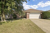 Building Photo - 4 Bed 3 Bath 2 Car Garage -In Ground Pool-...