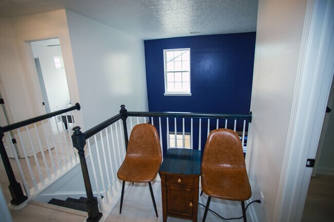 Building Photo - 665 Lakeside Cir