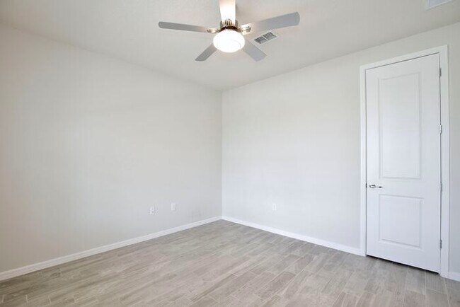 Building Photo - Modern 5/3 Water-View Home in Weslyn Park ...