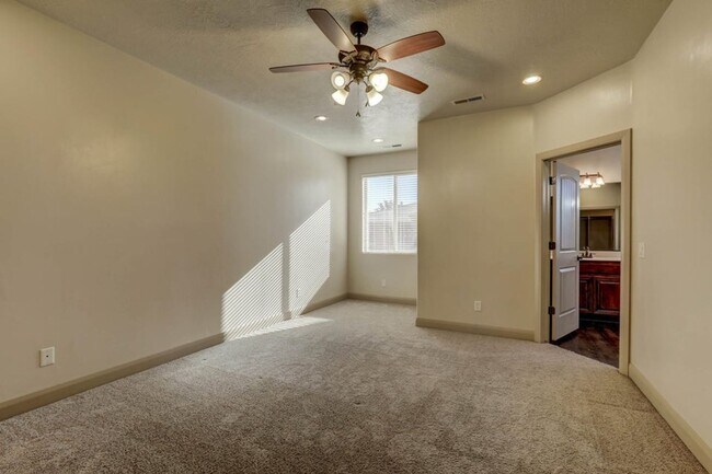Building Photo - Beautifully Designed 5 Bedroom Home in Was...