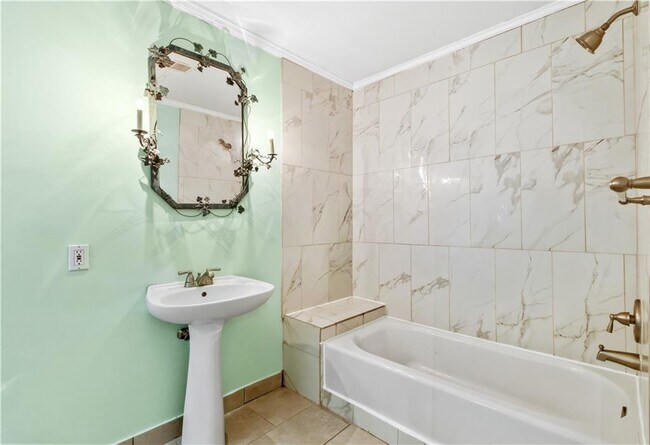 Building Photo - 430 W Wesley Rd NW