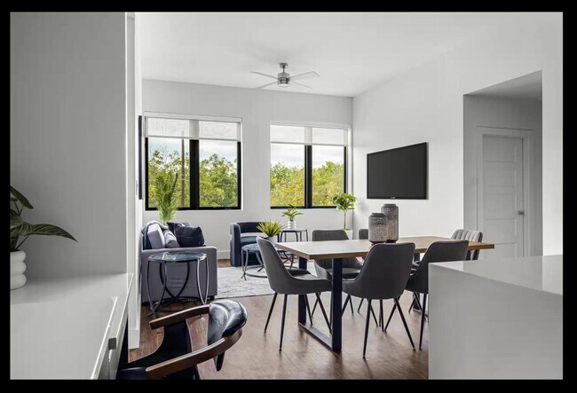 Building Photo - 5515 Humming Bird Ln