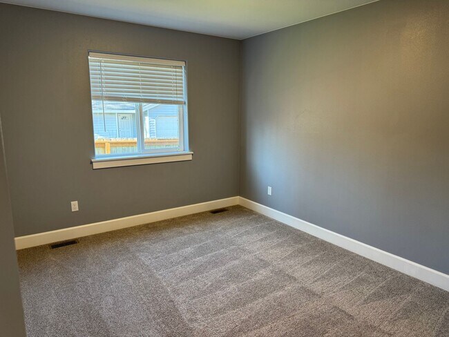 Building Photo - 741 Selina Ln