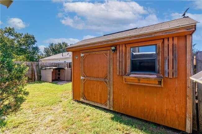 Building Photo - 105 Bluejay Cove