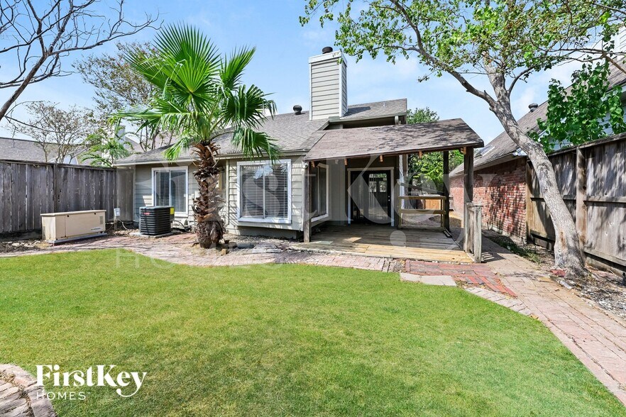 Building Photo - 11811 Meadowchase Dr