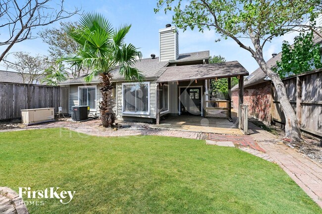 Building Photo - 11811 Meadowchase Dr