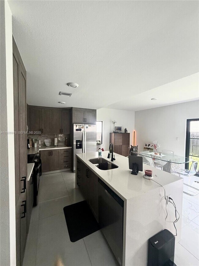 Building Photo - 1327 NW 2nd Ln