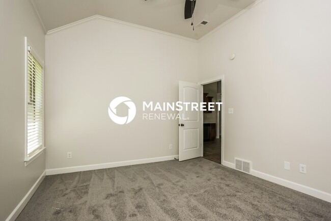 Building Photo - 10105 Cypress Lake Dr