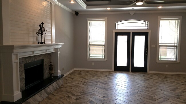Building Photo - 220 Black Walnut Ct