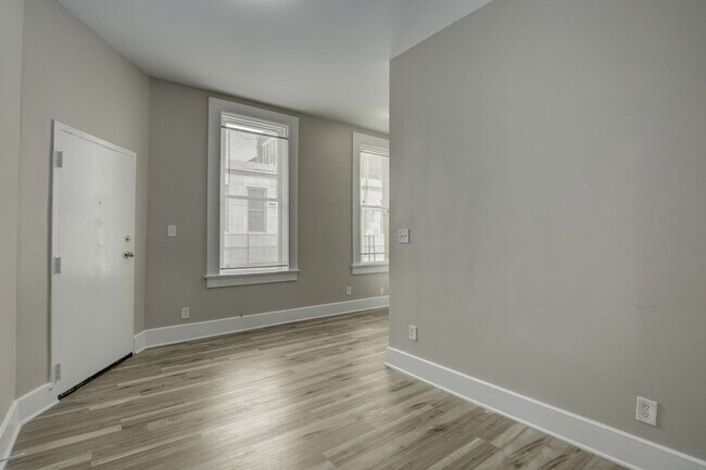 Building Photo - 2131 Staebler St