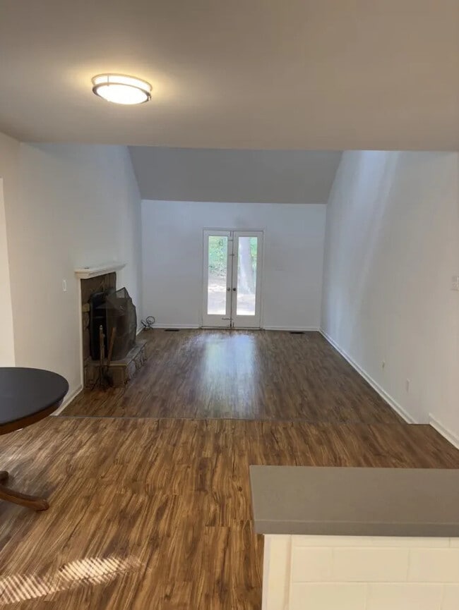 Building Photo - Raleigh Townhouse on Kentwood Park w/ fenced yard