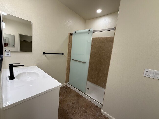 Building Photo - 566 Almaden Walk Loop