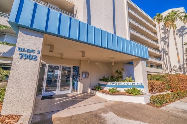 Building Photo - 7902 Sailboat Key Blvd S
