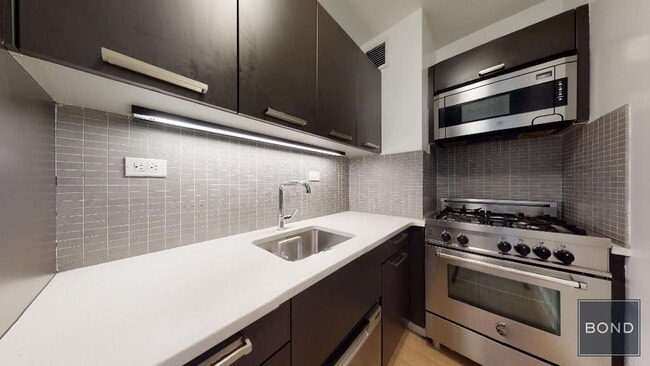 Primary Photo - 222 E 39th St