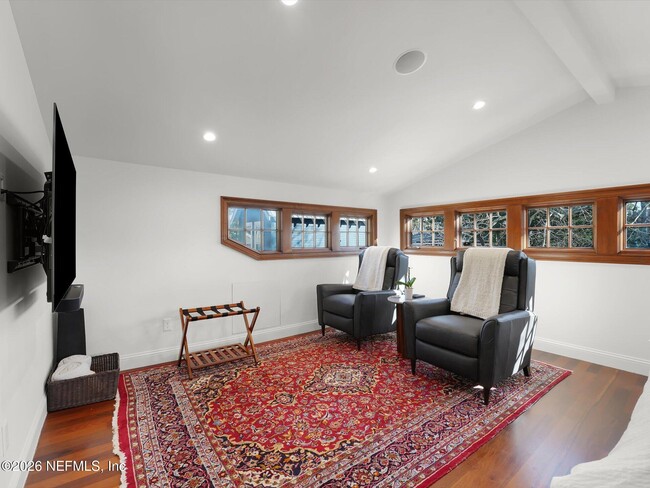 Building Photo - 322 6th St