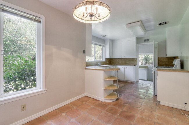 Building Photo - Home For Rent in Beautiful Saratoga!