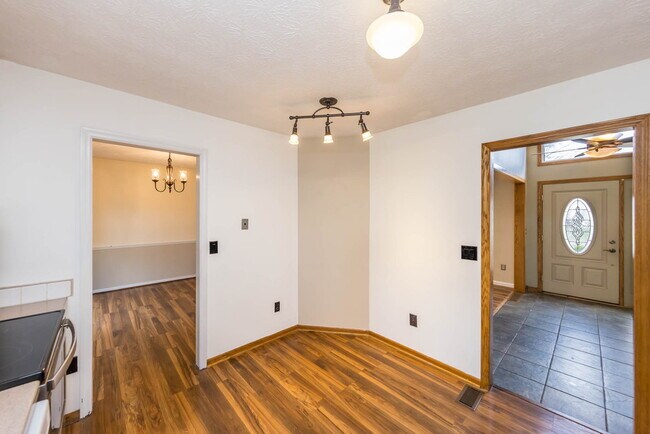 Building Photo - 5334 Tara Hill Dr