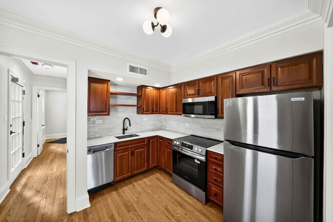 Building Photo - 19 E 1st St