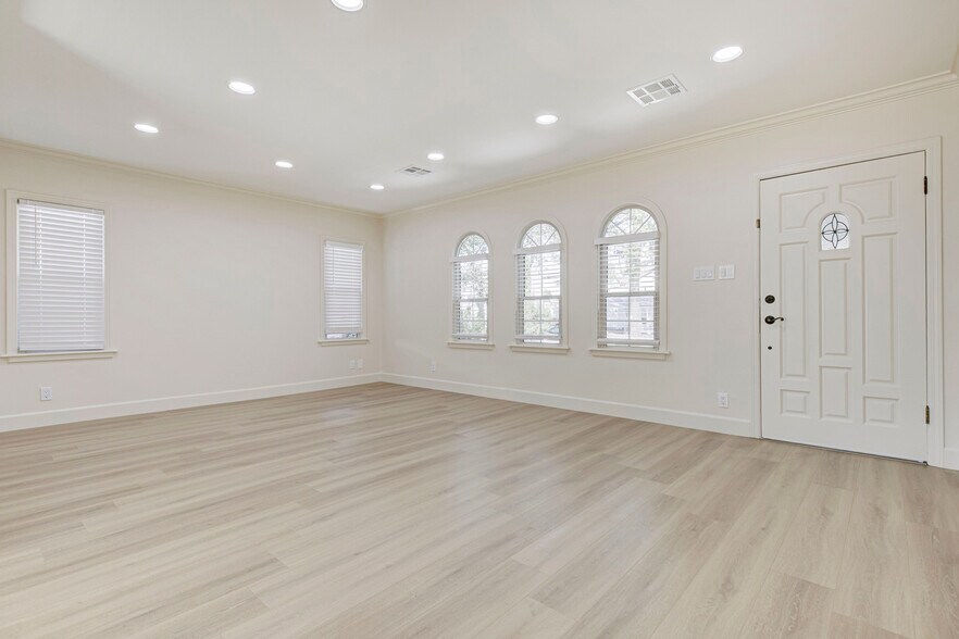 Building Photo - 5709 Beck Ave