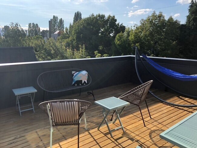 Building Photo - Gorgeous Townhome in Sunny Judkins Park-25...