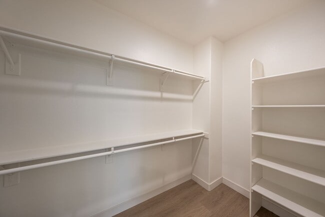 Building Photo - 216 Paramount