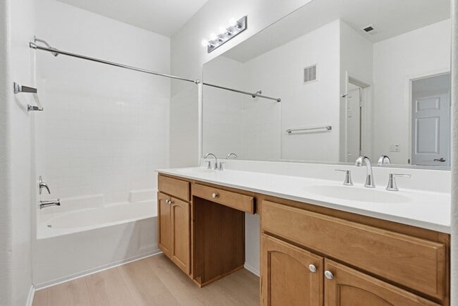 Building Photo - Oceanside - Pelican Cove Townhouse!