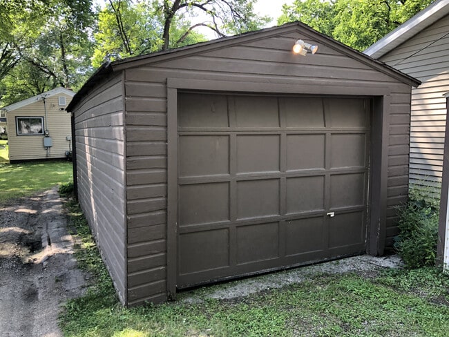 Building Photo - 2 Bed, 1 Bath Single Family House for Rent