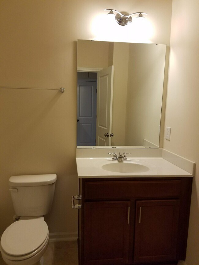 Building Photo - 1437 Salem Creek Dr