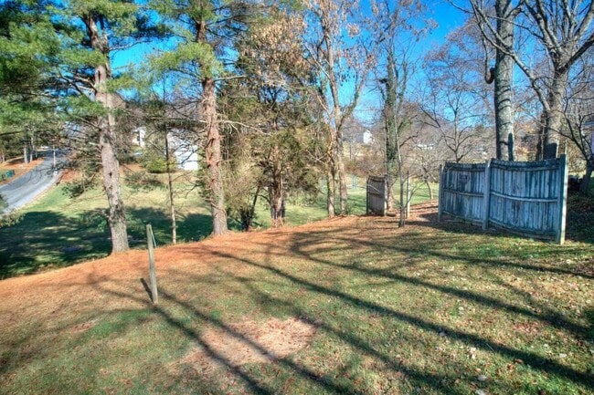 Building Photo - 201 Springdale Rd